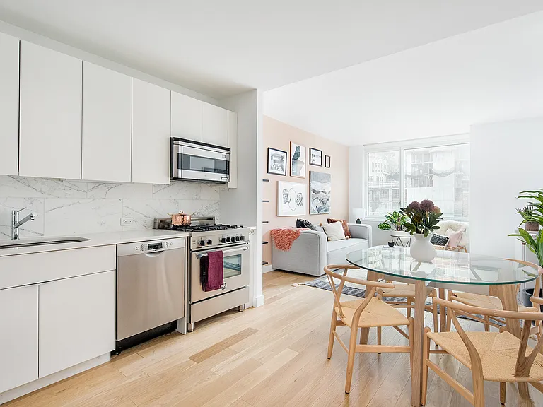 515 9th Ave #12L — Photo 1