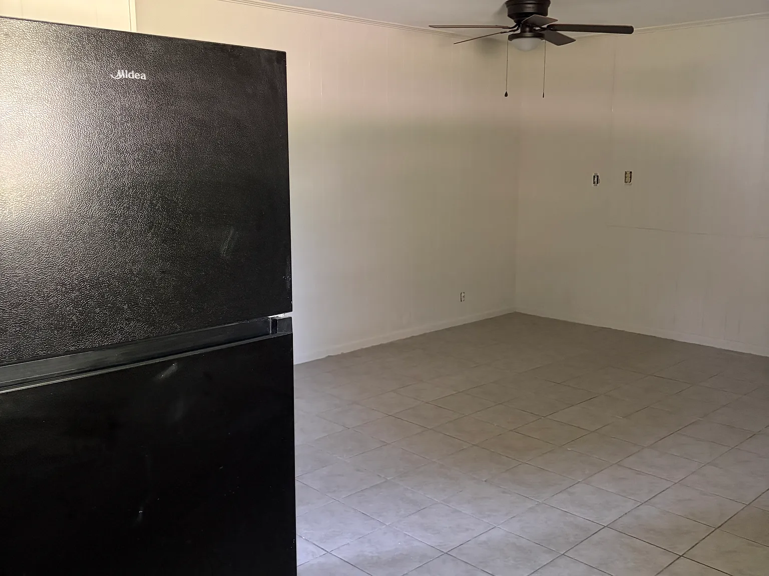 Studio, $1,000 — Photo 2