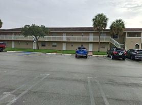9917 Twin Lakes Dr, Pompano Beach, FL
