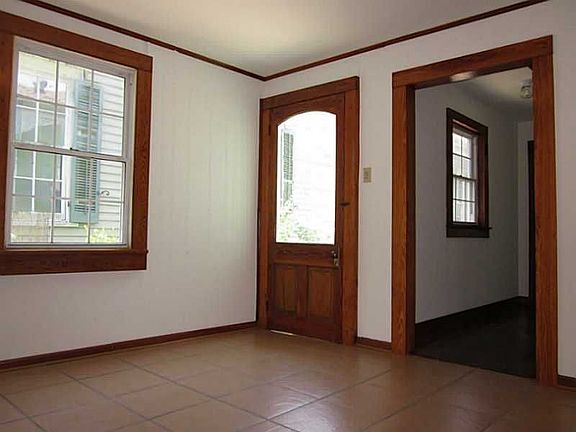 5th image of 919 Arabella St