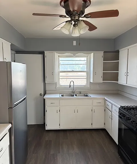 2050 Hickory Grove Ave — Photo 3