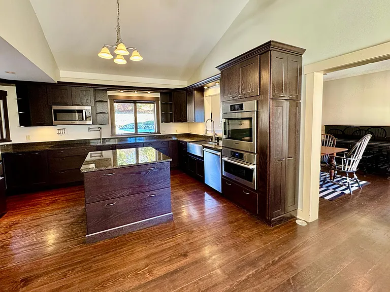 315 Bayview St — Photo 11