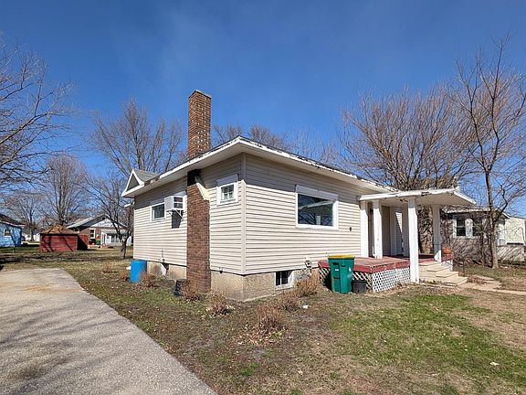 3rd image of 336 E Main St