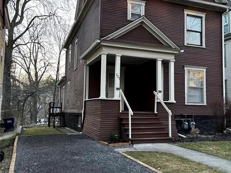 131 Strong Ave — Photo 1