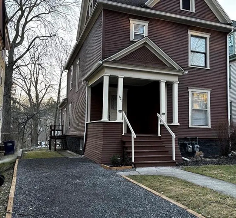 131 Strong Ave