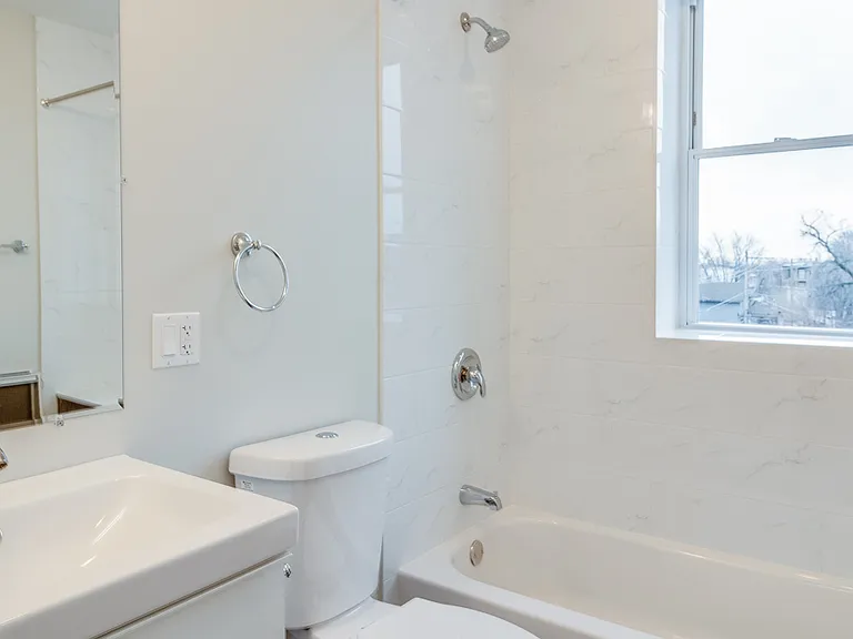 2917 W Wabansia Ave #2R — Photo 10