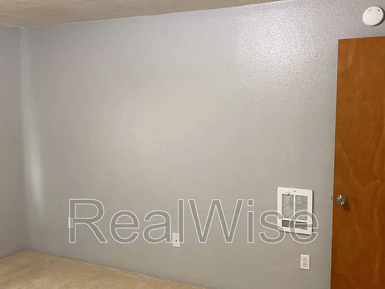 2564 NE Douglas Ave — Photo 15