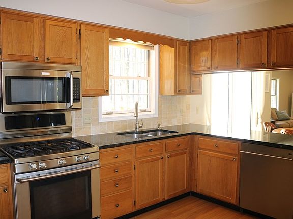 5th image of 27 Fairmount Dr