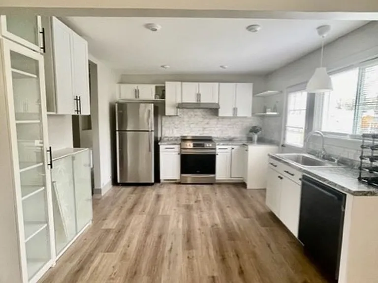 1304 Hawthorne St — Photo 2