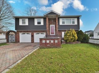 1381 Peapond Rd, Bellmore, NY 11710