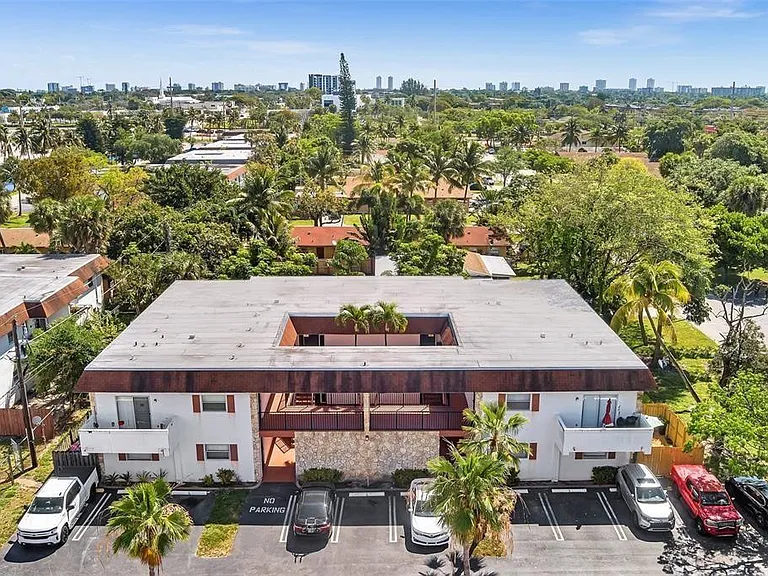 230 SW 1st St #G-8 — Photo 3