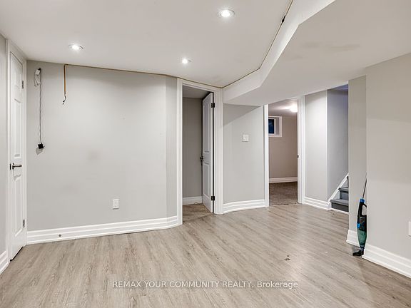 4th image of 240 Markham Rd