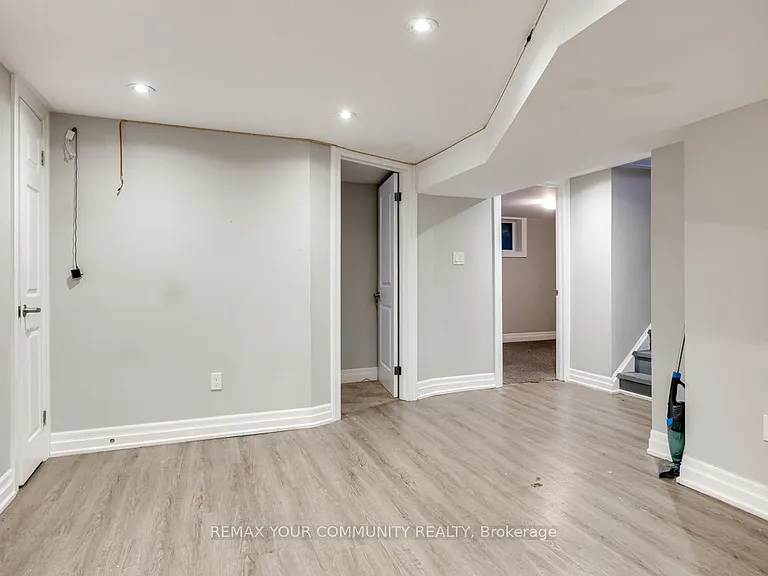 240 Markham Rd #LOWER LEVEL — Photo 4