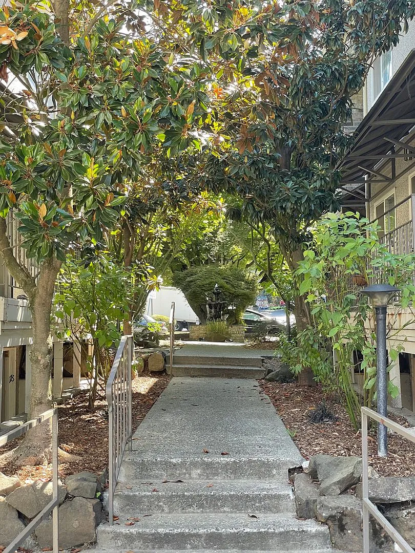 Top Floor 1-Bedroom in Magnolia! — Photo 1