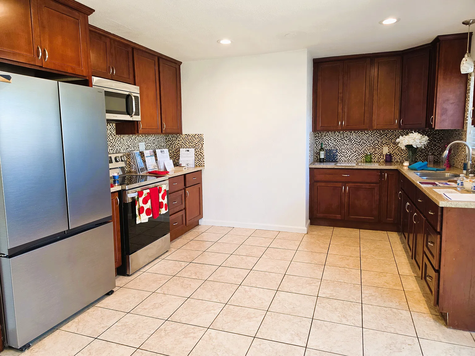 3 bed, 1104 sqft, $3,600 — Photo 2