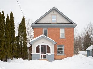 22 Douglas St, Orillia, ON L3V5Y2