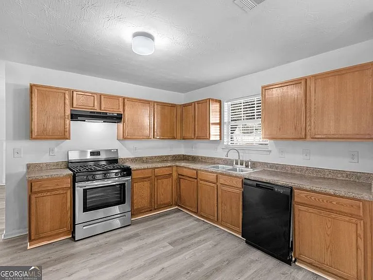 305 Nunnally Dr — Photo 10