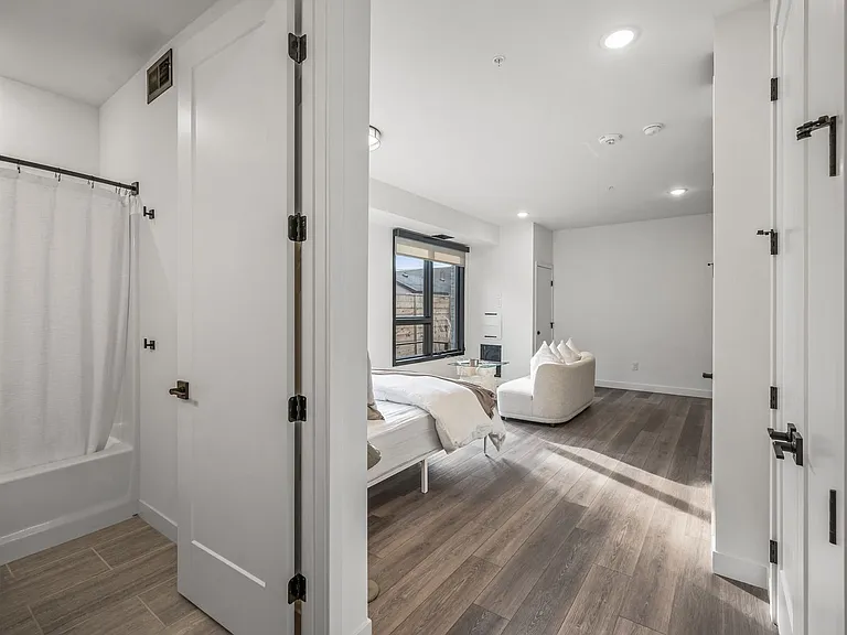 Olive Apartments — Photo 37