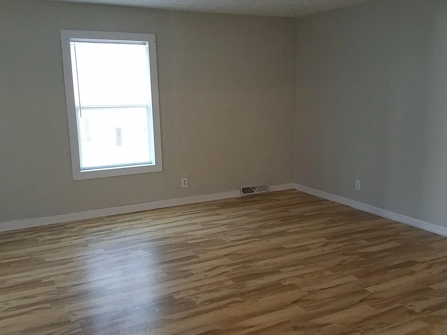 2309 La Salle St — Photo 4