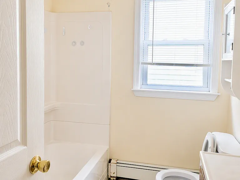 852 Clay St #1 — Photo 4