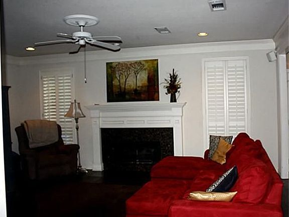 3rd image of 920 Fountain Head Ln