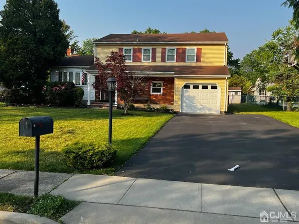 17 Michael Ave, Kendall Park, NJ 08824