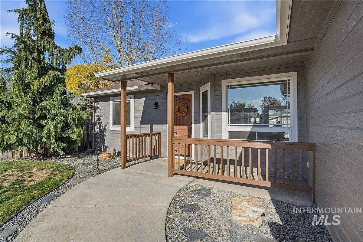 carousel photo #3 (MLS)