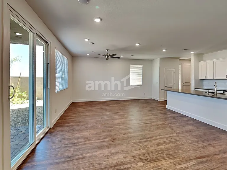10122 Cathedral Spires Ave — Photo 5