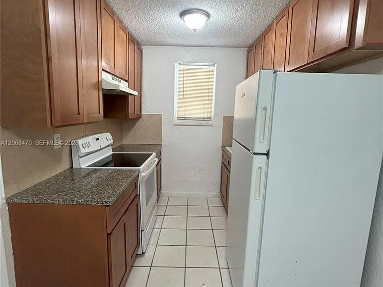 5814 NE 4th Ct #7 — Photo 8