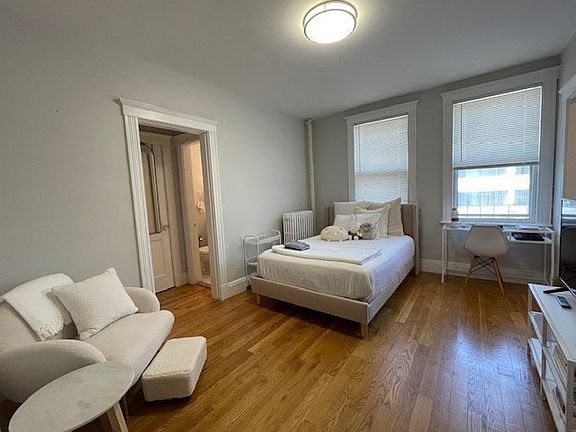 3rd image of 32 Sidlaw Rd APT 15