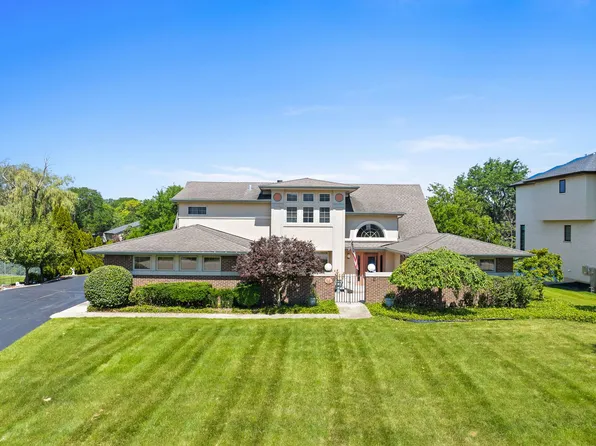 14 Hamilton Ln, Oak Brook, IL 60523