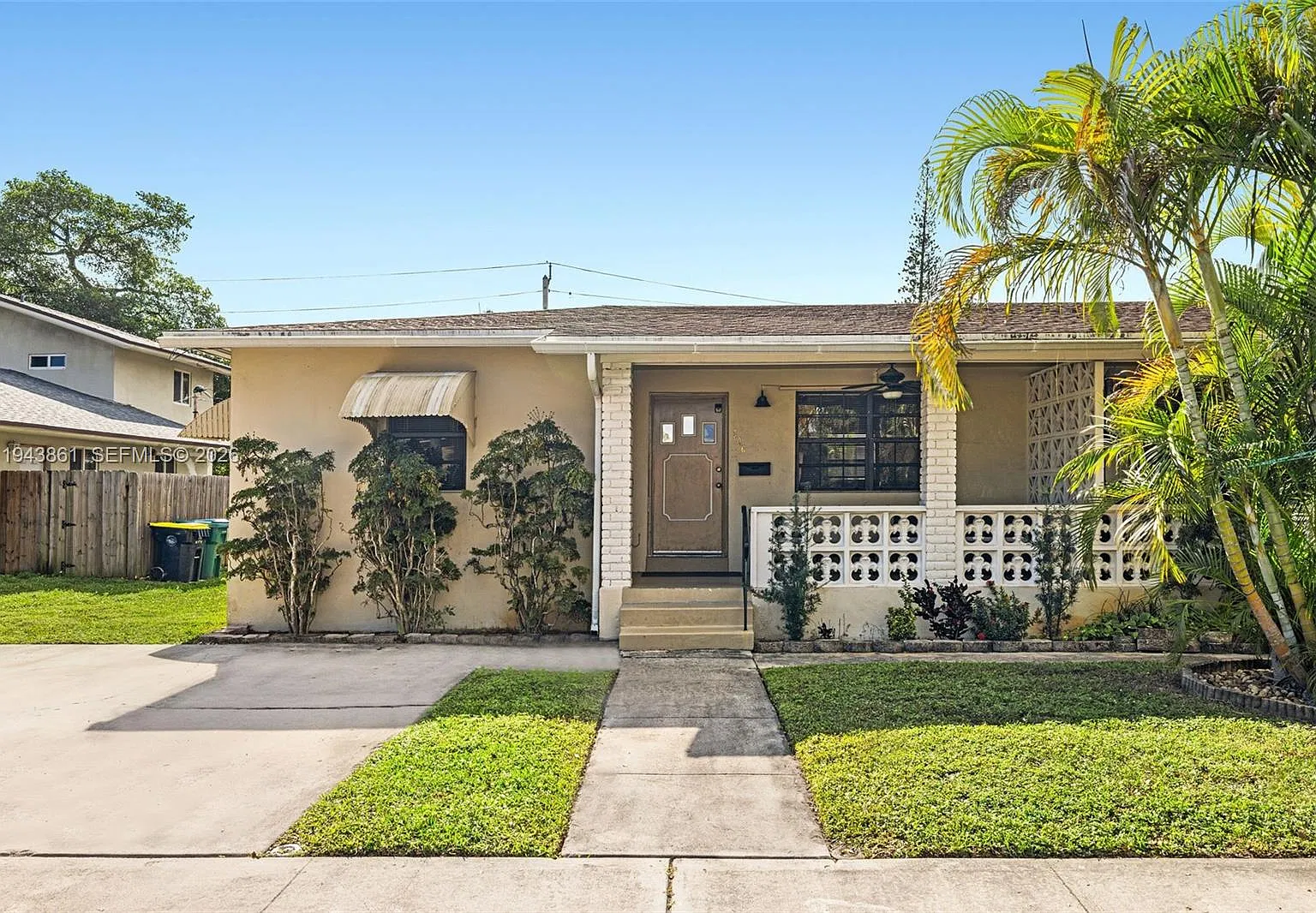 2 bed, 1000 sqft, $2,300 — Photo 1