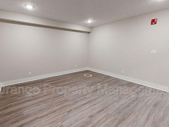 2nd image of 4001 Holdrege St #5