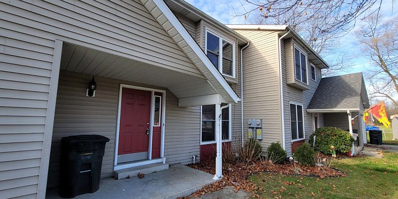 1st image of 931 Merrill Ct S