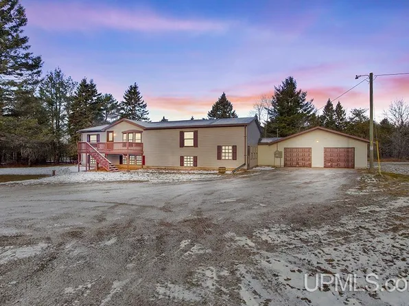 9060 266th Rd, Rapid River, MI 49878