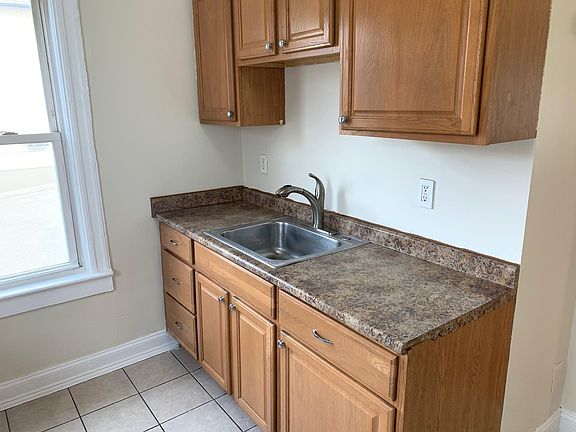 2nd image of 825 Franklin Ave