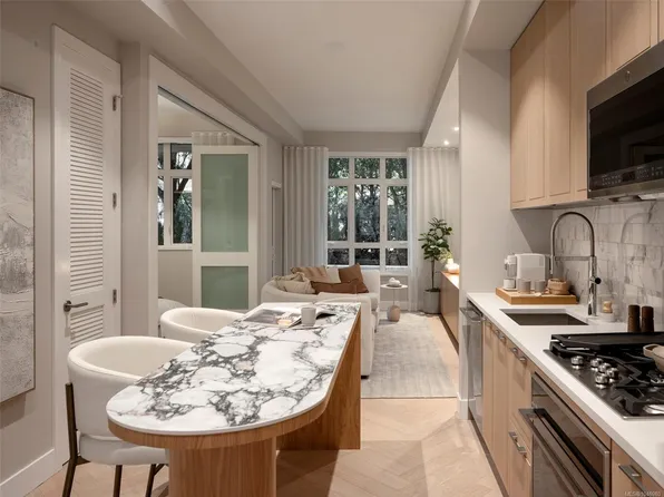 427 Lampson St #403, Esquimalt, BC V9A 5Y6