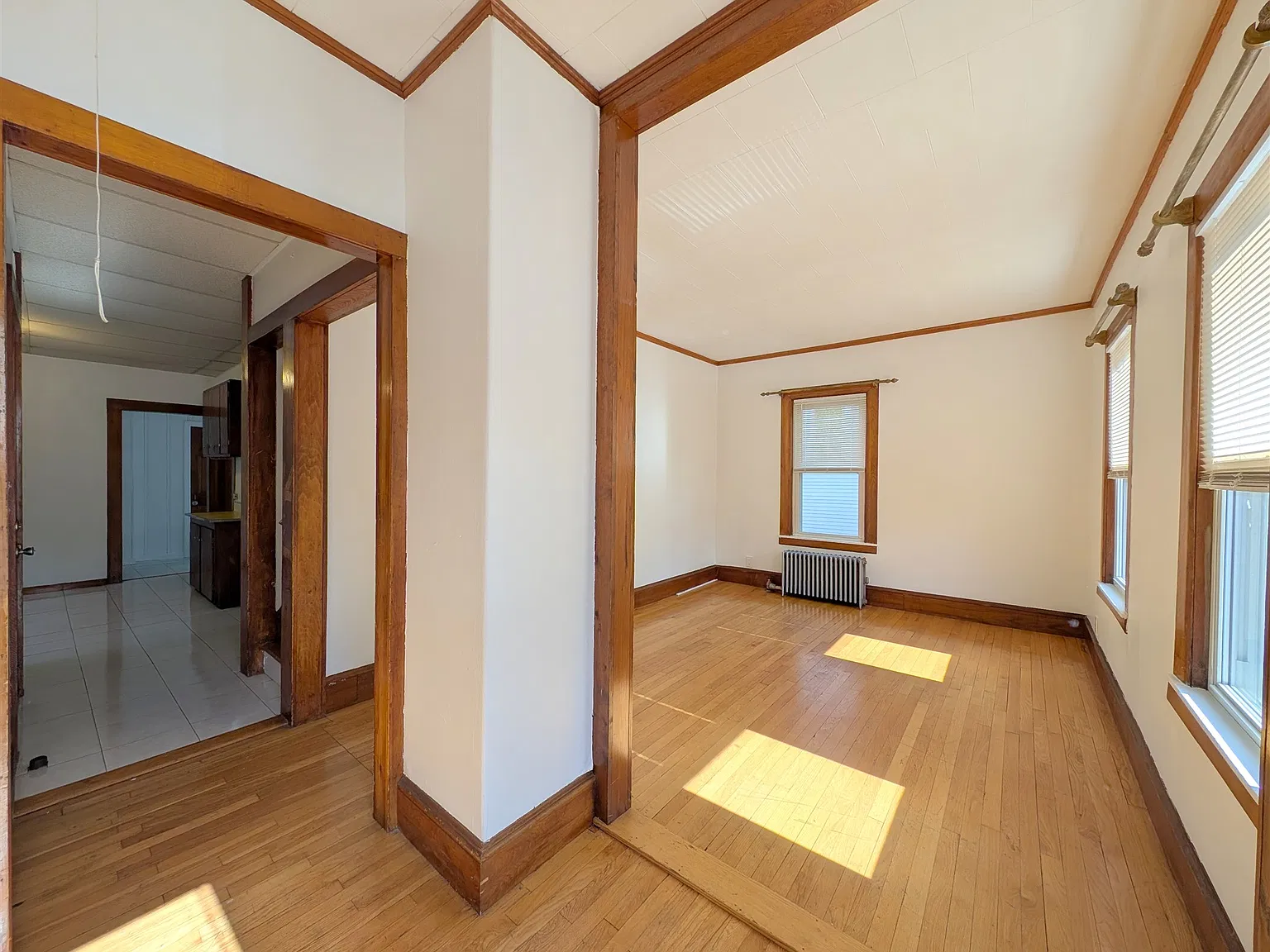 3 bed, 1100 sqft, $3,000 — Photo 2