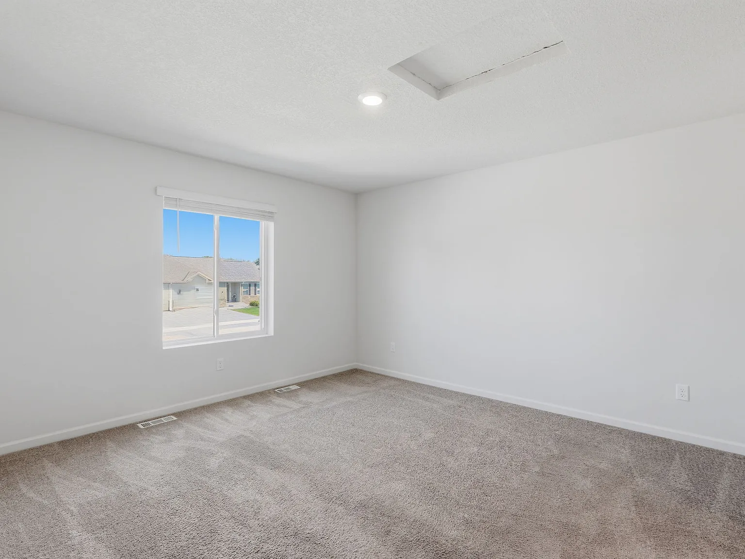 3 bed, 1765 sqft, $2,100 — Photo 2