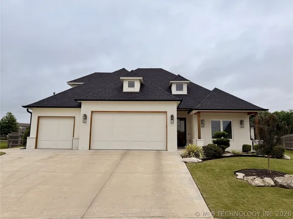 7203 N Hawthorne Ln, Owasso, OK 74055
