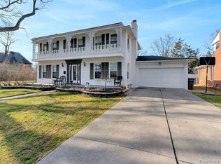 1821 Golfview Dr, Dearborn, MI 48128