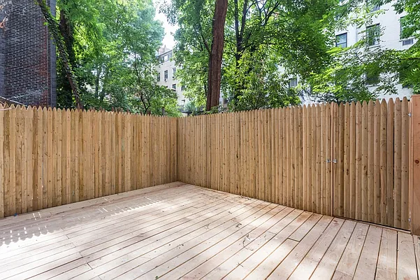 Rented by MNS | media 10