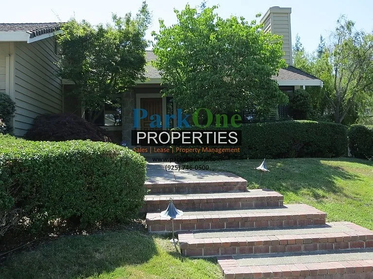 1245 Crown Ct — Photo 13