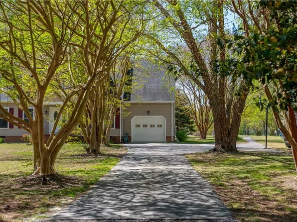 230 Chick Cove Dr, Hardyville, VA 23070