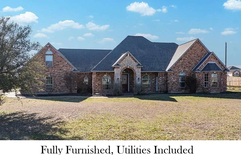 4 bed, 4.5 bath, 4200 sqft, $6,500 — Photo 1
