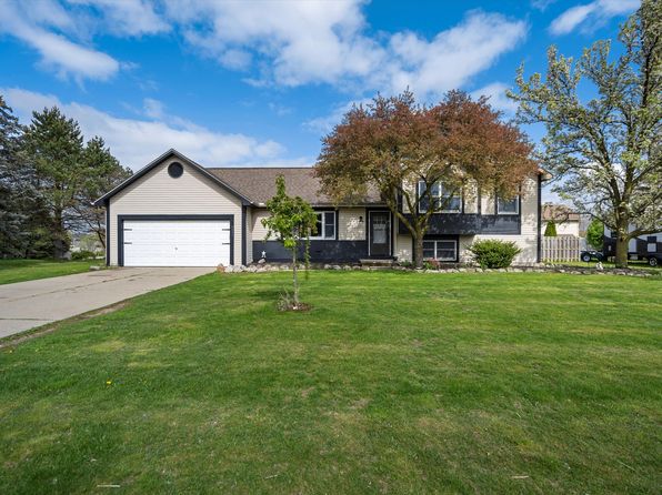 8011 Rose Ln, Goodrich, MI 48438