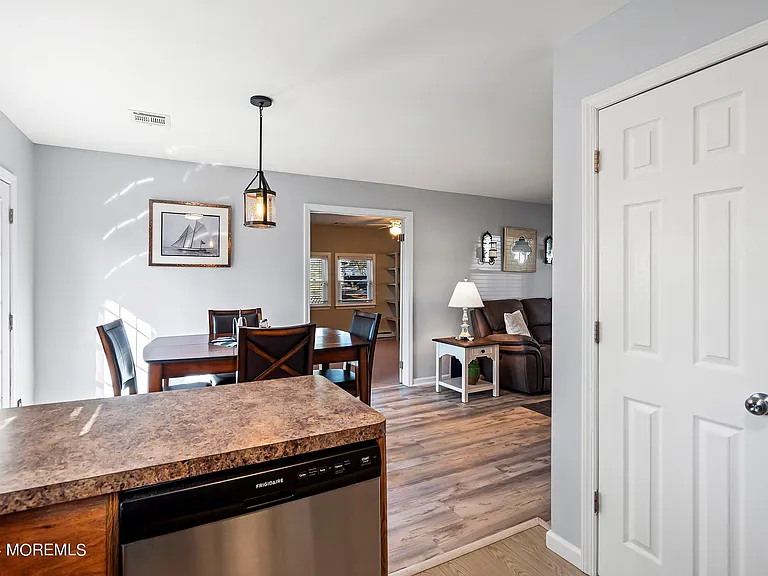 209 Sinclair Ave — Photo 10