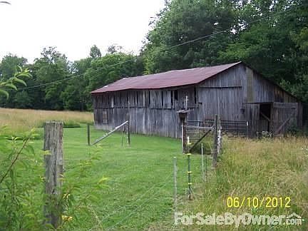 Barn/pasture
