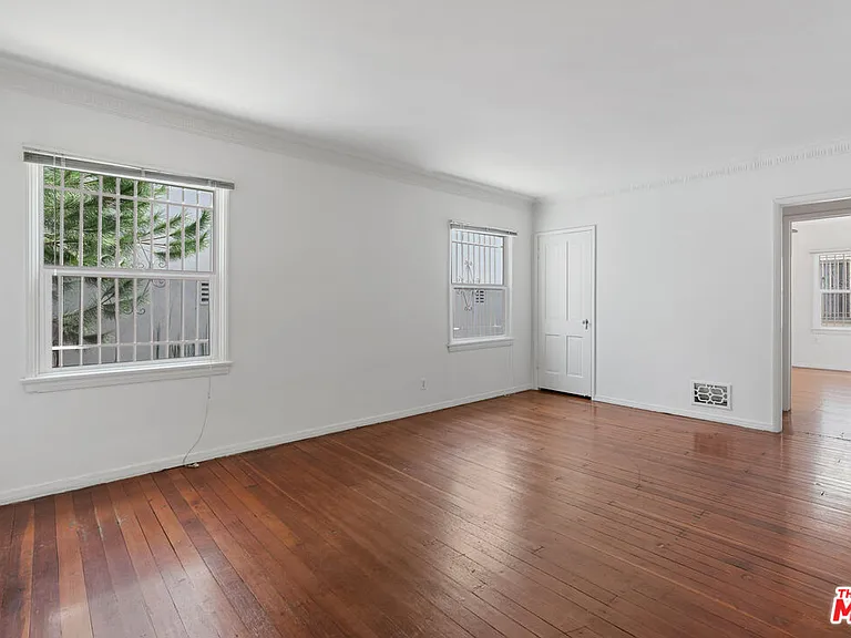 180 N Clark Dr — Photo 5