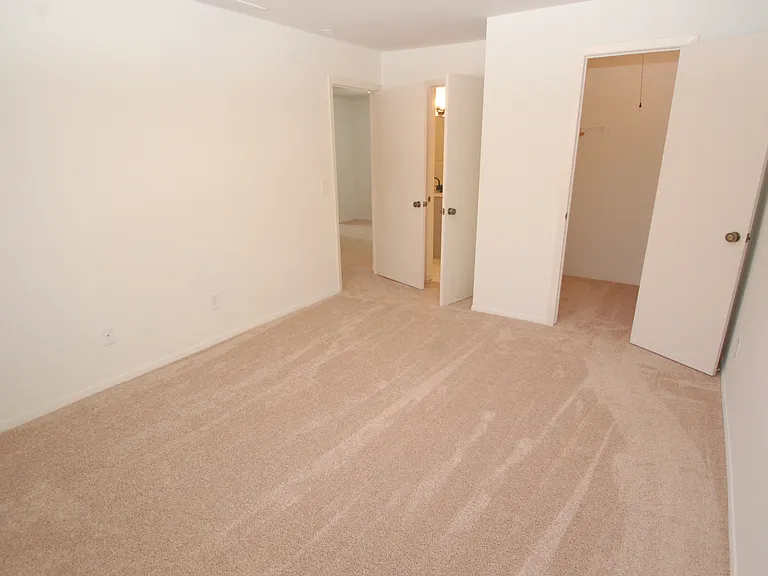 1844 Zanzibar Ln N — Photo 7